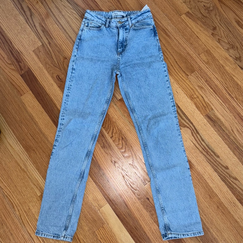 Zara High Waisted Straight leg Jeans - Size 4